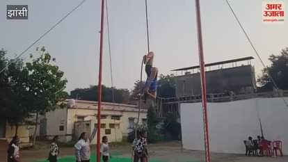 Jhansi: Players performing stunts in Mallakhamb competition