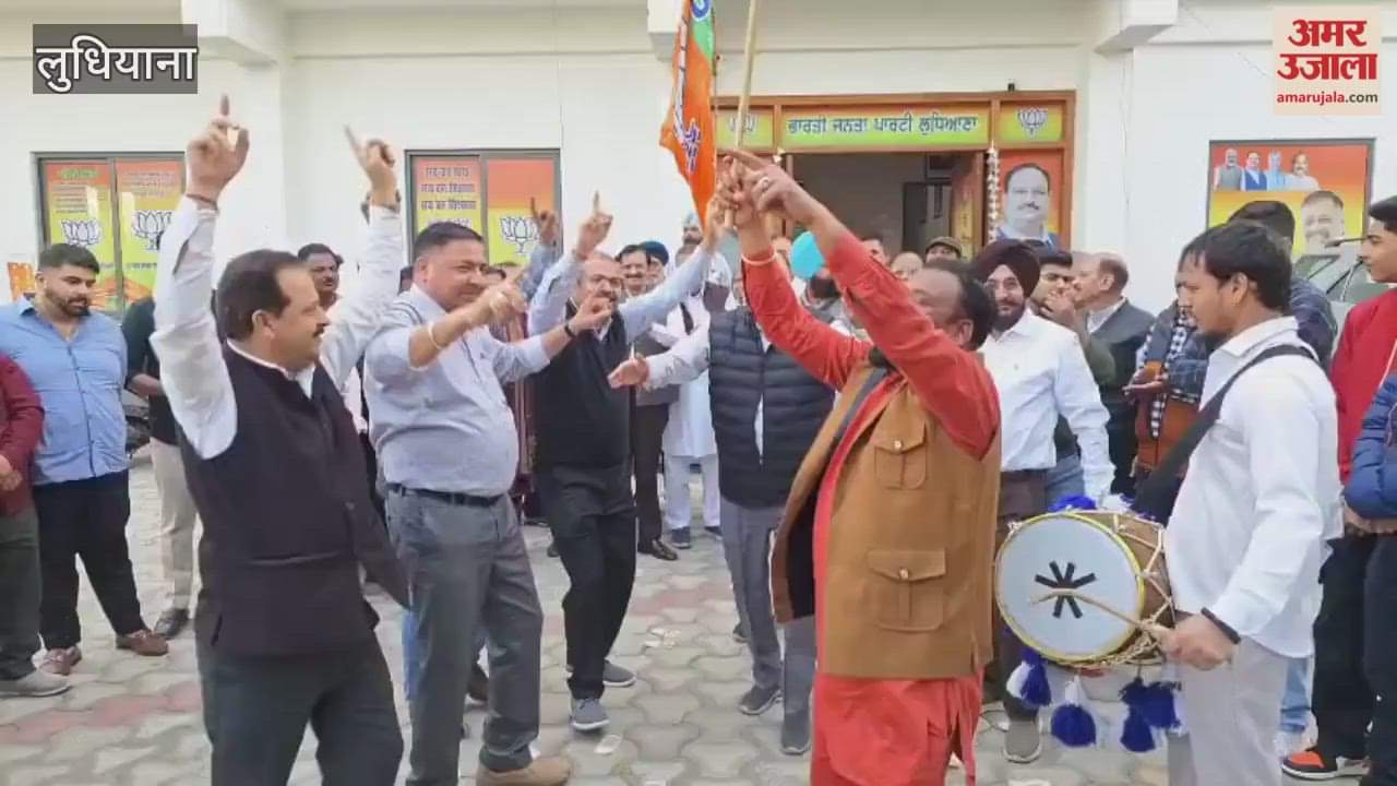 BJP workers celebrate Bihar victory in Ludhiana