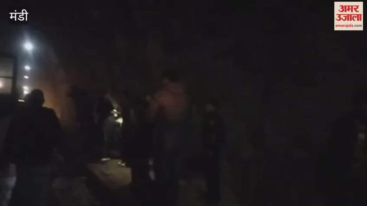 Mandi Bus carrying children on a tour collides with a bulldozer accident occurred in the morning in Aut Tunnel