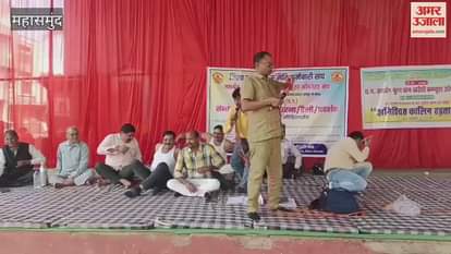 Semi-nude protest by managers and operators of Seva Cooperative Society in Mahasamund