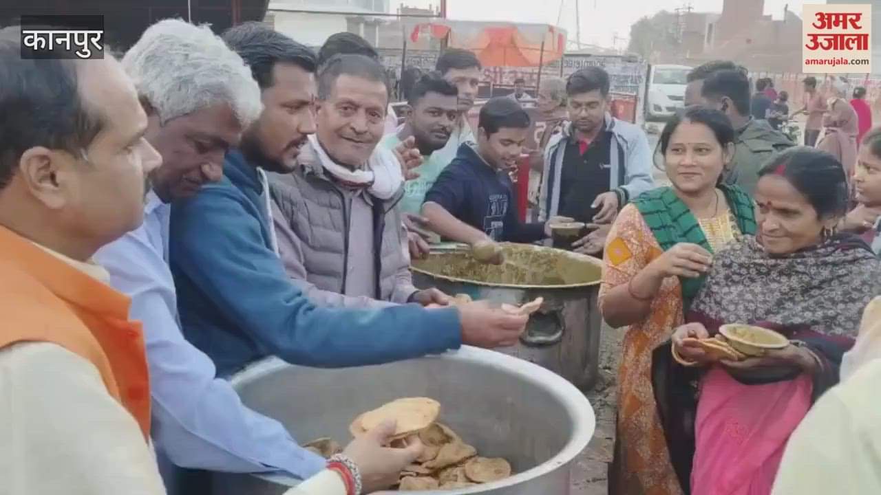Kanpur: Devotees partook of the feast at the Pataleshwar Temple