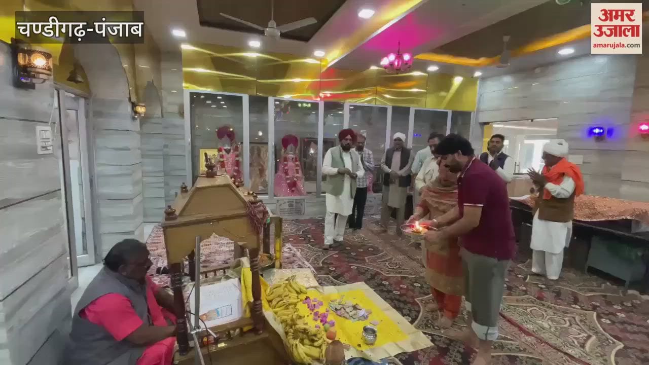 The reading of Shri Akhand Ramayana was offered at Bajidpur Shri Durga Mata Temple in Firozpur.