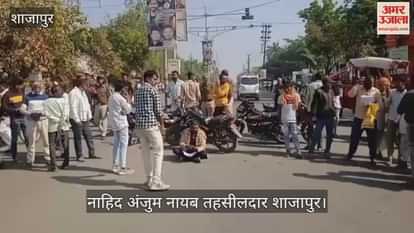 Farmers became angry due to non-availability of fertilizers and blocked the Tanki intersection.