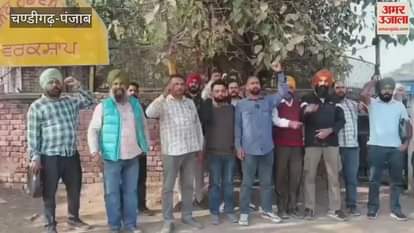 PRTC and PUNBUS employees staged a road blockade in Moga to press for their demands.