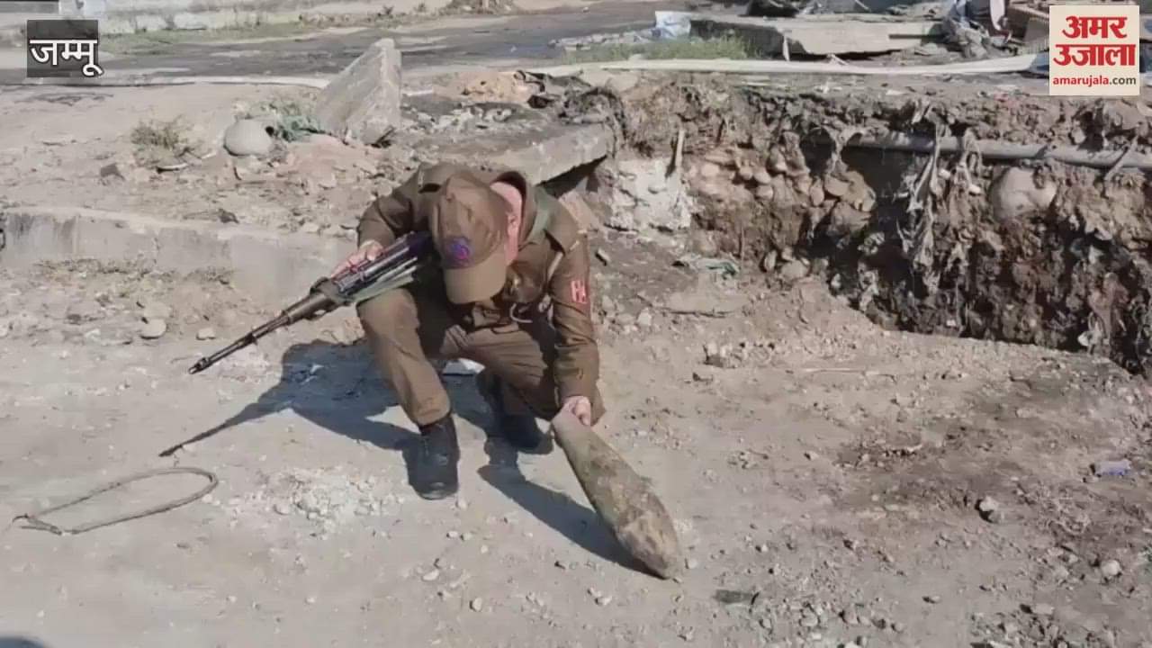 kindly write the interesting headlines this news in hindi