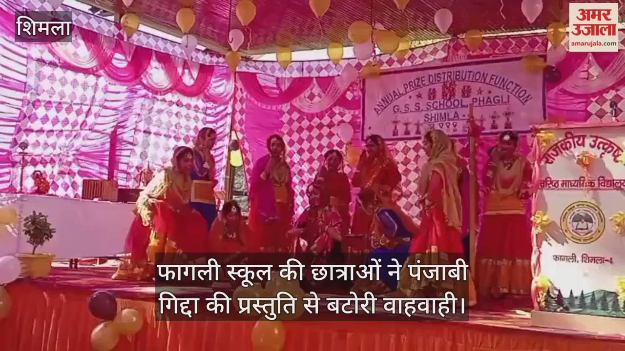 The students of Phagli School received applause for their Punjabi Gidda performance.