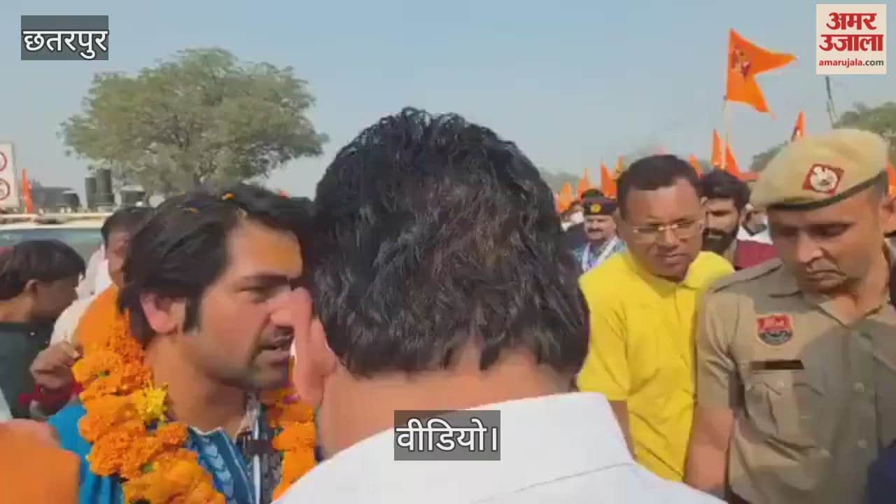unique example of harmony in Dhirendra Shastri's Sanatan Yatra, Muslim youth welcomed by Salman-Shahrukh