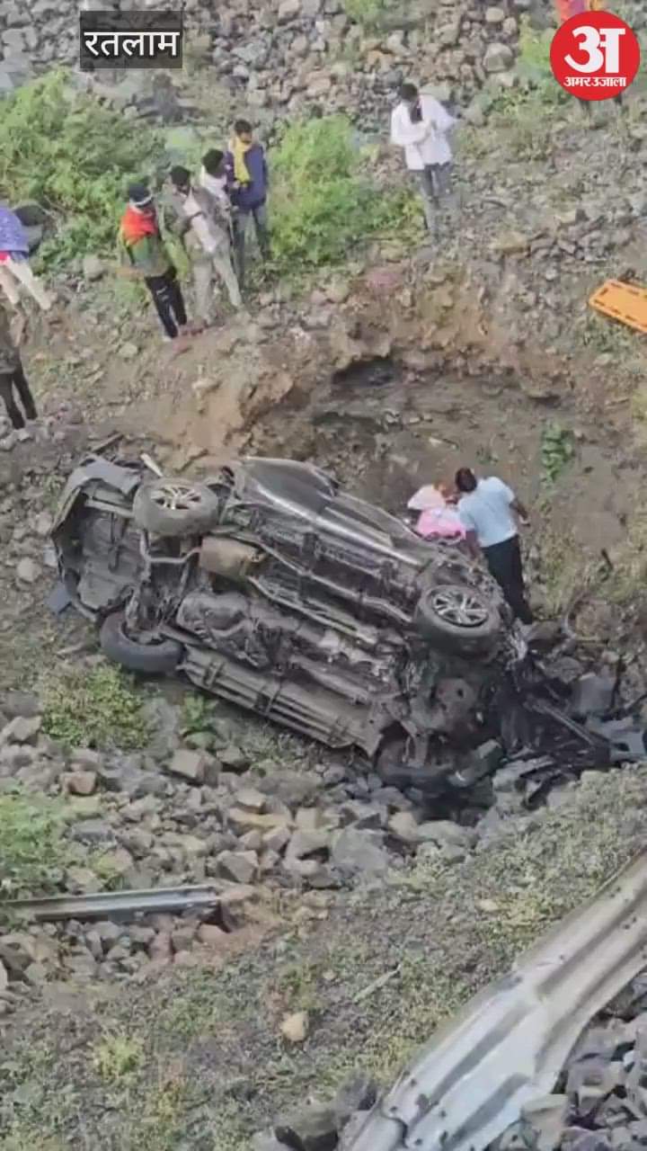 CCTV footage of a car accident on the Delhi-Mumbai Expressway has surfaced.