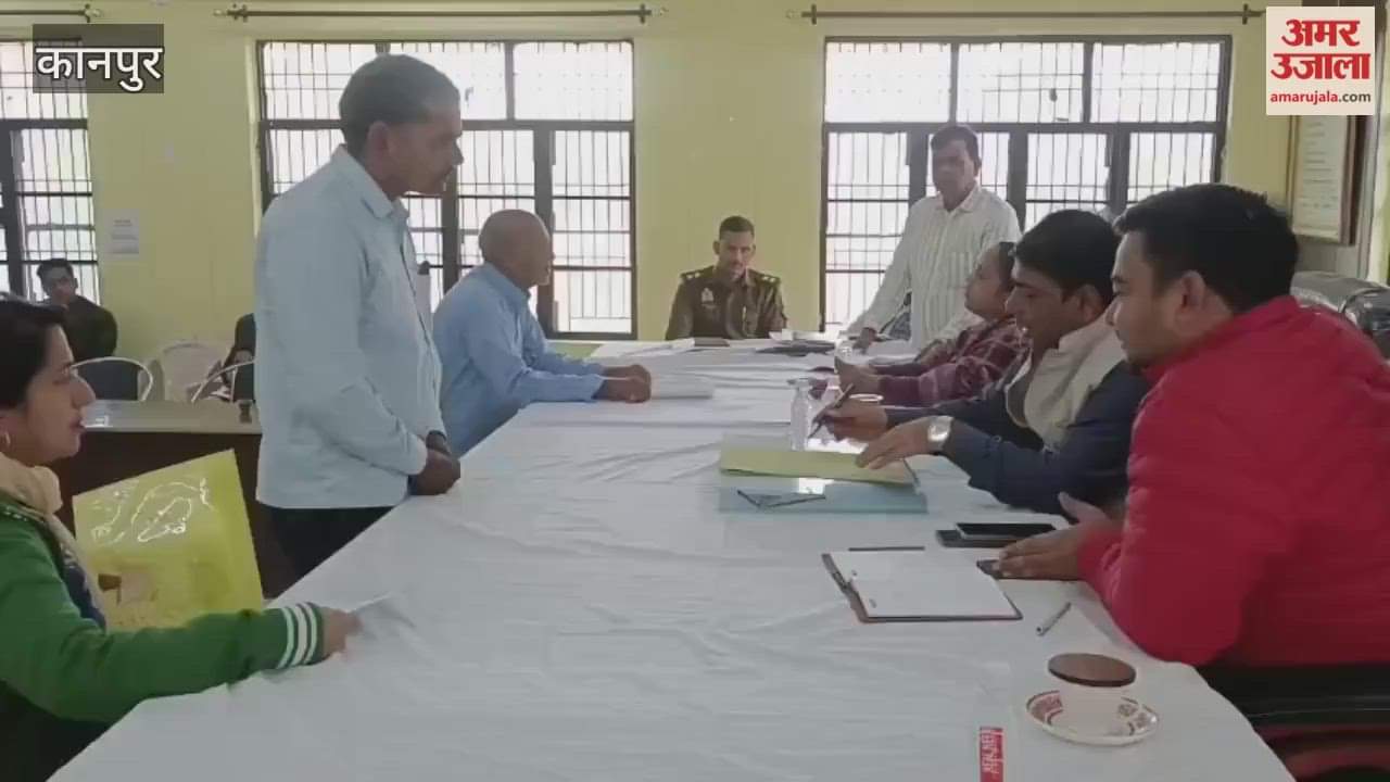 rowd of complainants gathered on the Sampoorna Samadhan Diwas, 97 complaints were registered