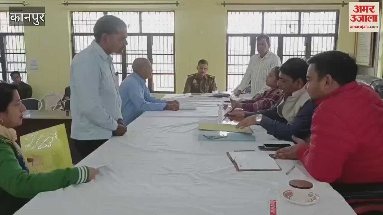 rowd of complainants gathered on the Sampoorna Samadhan Diwas, 97 complaints were registered