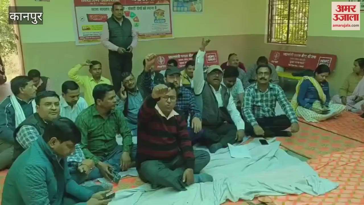 Lekhpals staged a sit-in in the tehsil premises over eight-point demands