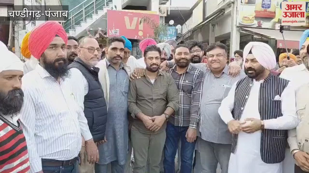 AAP workers in Zira distributed laddus after AAP's victory in the Tarn Taran by-election.