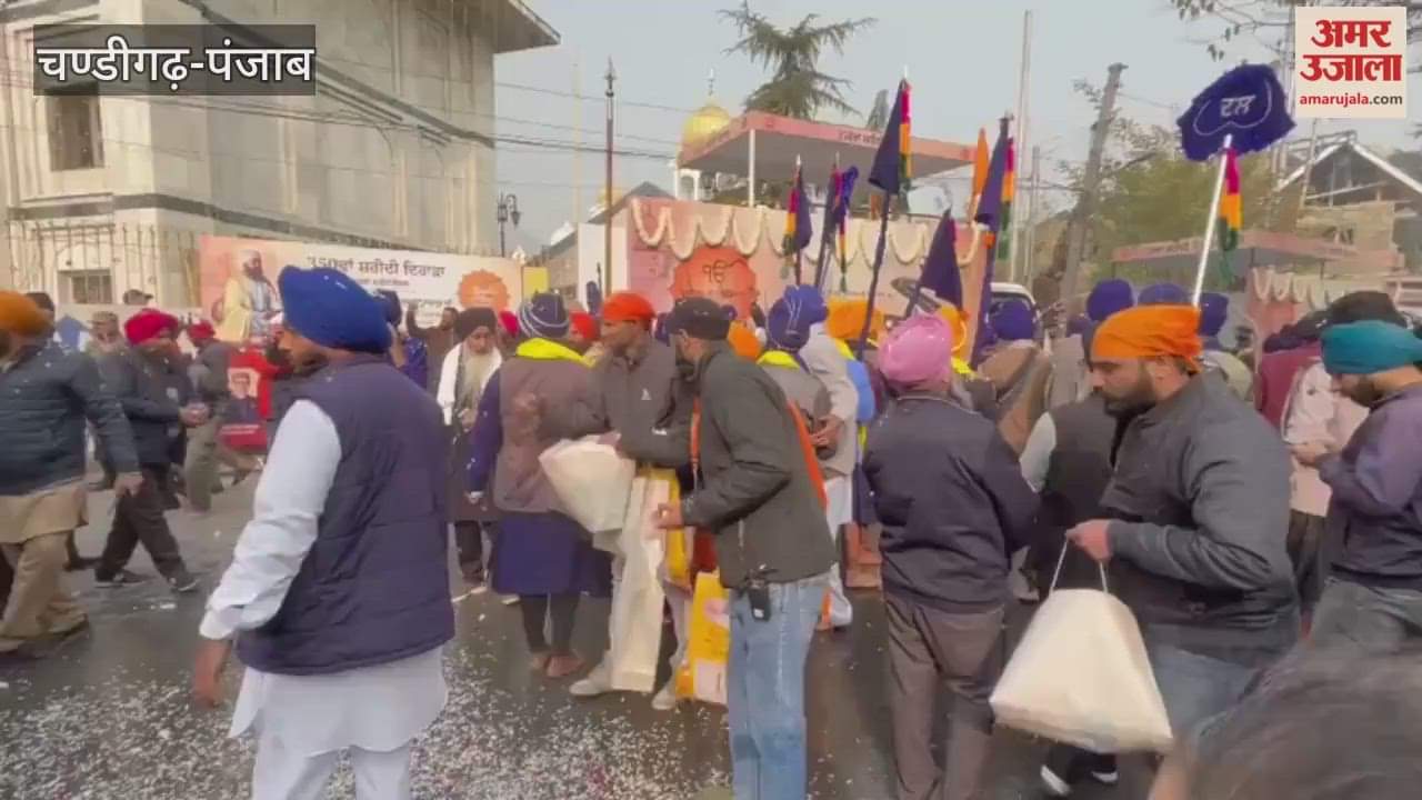 Nagar Kirtan started from Gurdwara Chhathi Patshahi in Srinagar on Martyrs' Day.