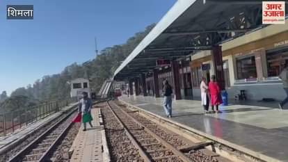Rail motor car carrying tourists from Kalka reaches Shimla