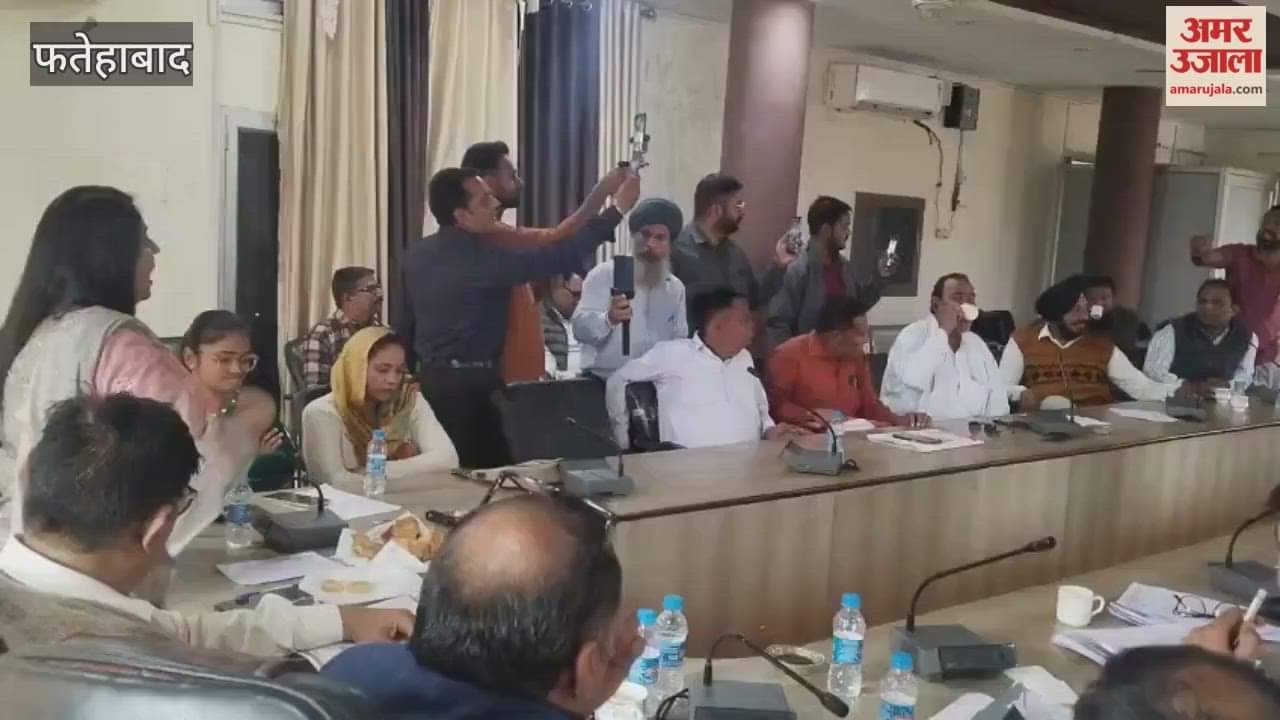Uproar erupted in Fatehabad's house meeting; the deputy president and councilors clashed, saying, "Our government officials are unruly