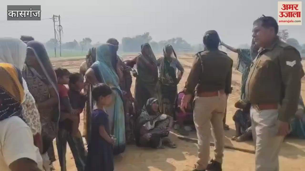 Villagers staged sit in Kasganj demanding construction of culvert