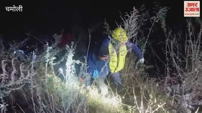 VIDEO: Vehicle falls into ditch on Helang Urgam motorway, two people dead