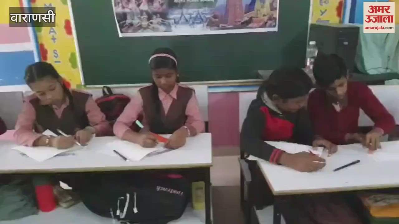 Shraddha Pandey stood first in essay competition in varanasi