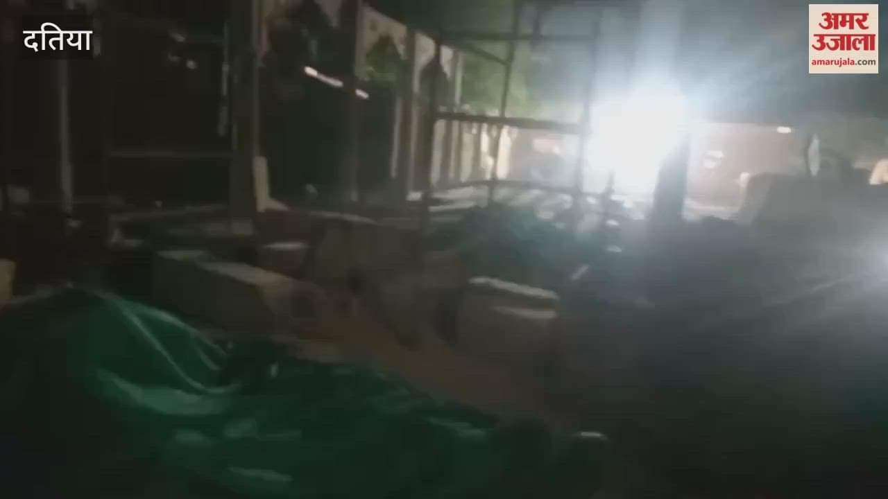 Four pillars under construction at Datia Pitambara Peeth collapsed.