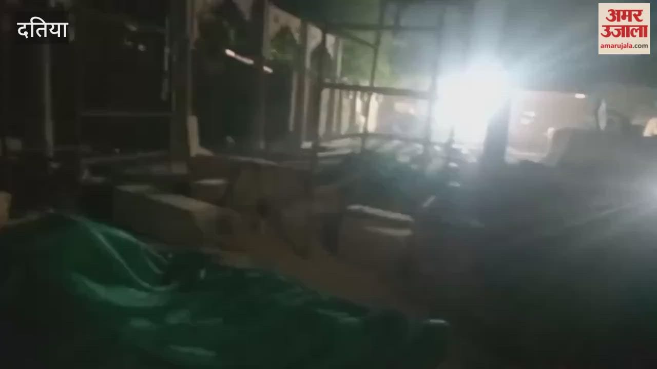 Four pillars under construction at Datia Pitambara Peeth collapsed.