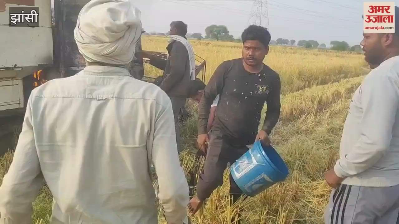 Jhansi: Harvester catches fire during paddy harvesting