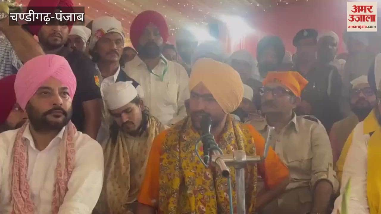 Dhirendra Shastri of Baba Bageshwar Dham reached the mass marriage ceremony in Firozpur.