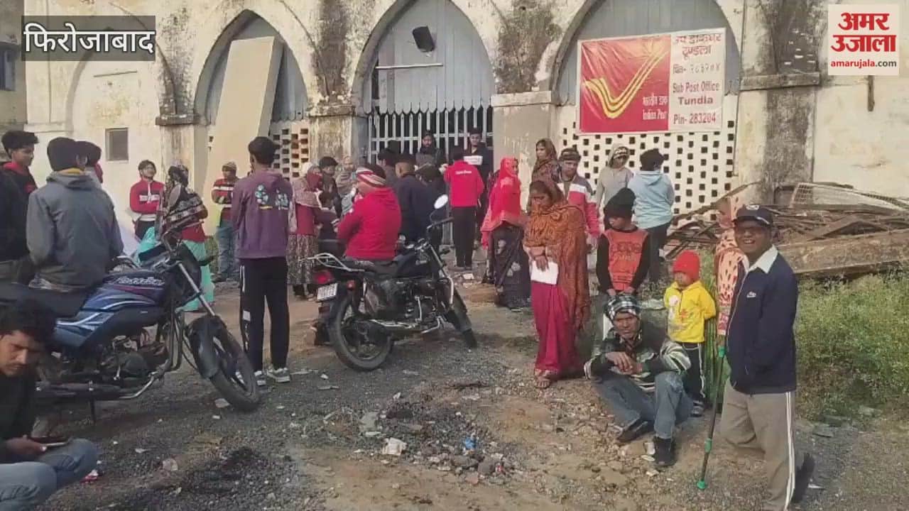 Long Queues at Post Office for Aadhaar From 6 AM