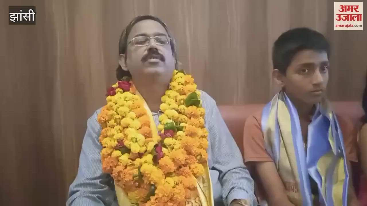 Descendants of Maharani Lakshmibai, who visited Jhansi, expressed their anguish, saying they had to buy tickets to see their great-grandmother's house.