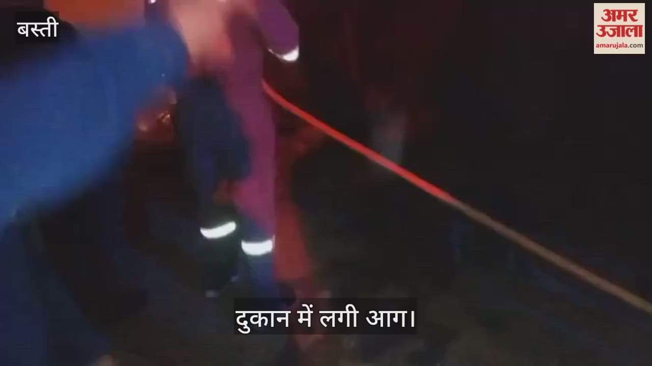 Fire broke out in the shop, seeing the flames there was chaos in the surrounding area.