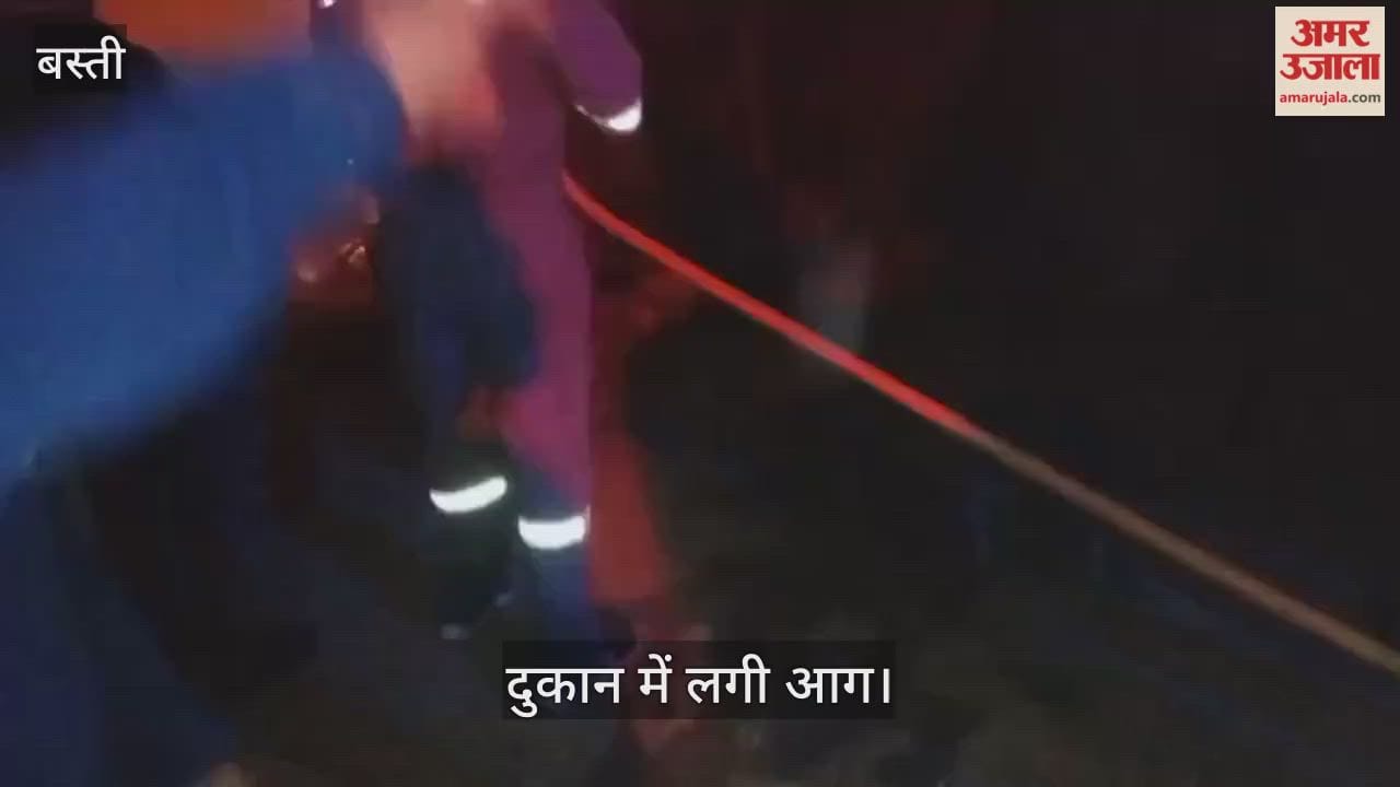 Fire broke out in the shop, seeing the flames there was chaos in the surrounding area.