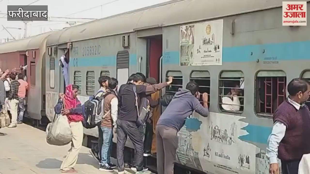 Faridabad: Crowd of passengers at Old Faridabad Railway Station