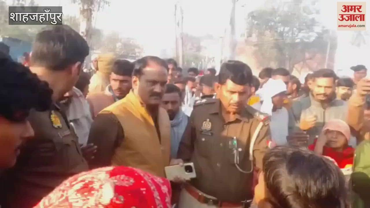 While treating an electrician who was electrocuted, his family members blocked the highway and created a ruckus