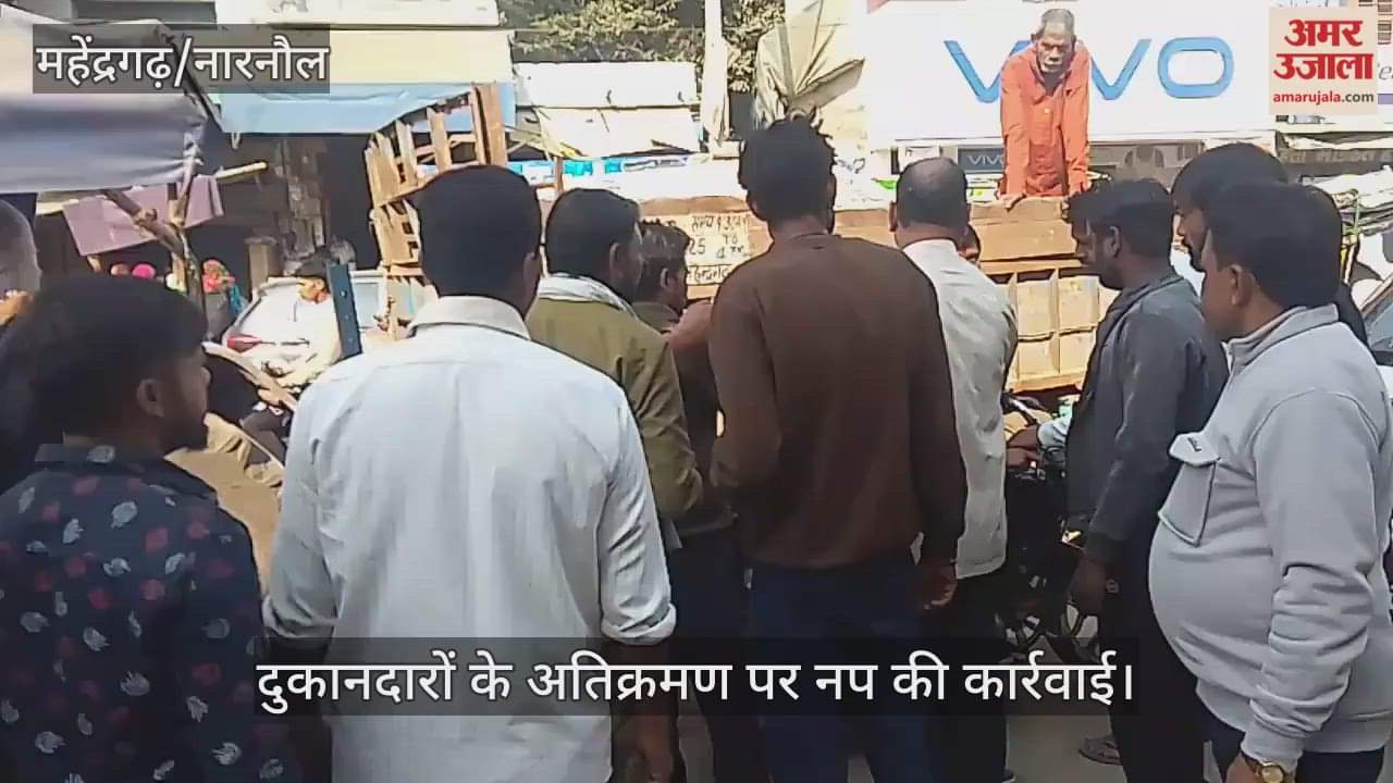 Nagar Panchayat takes action against encroachment by shopkeepers