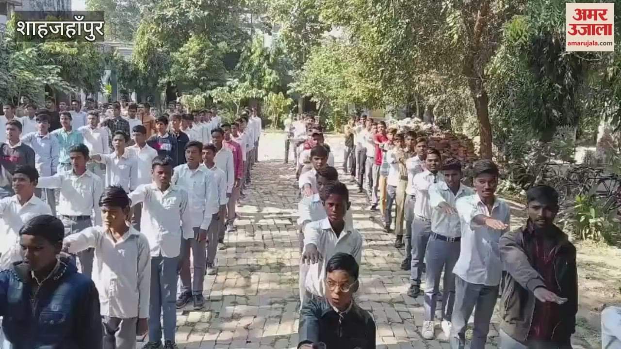 Teachers made students take an oath to stay away from drug addiction in Shahjahanpur