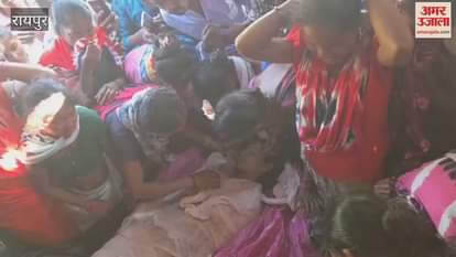 Video: नक्सली माडवी हिड़मा और पत्नी राजे का अंतिम संस्कार, मां फूट-फूटकर रोईं