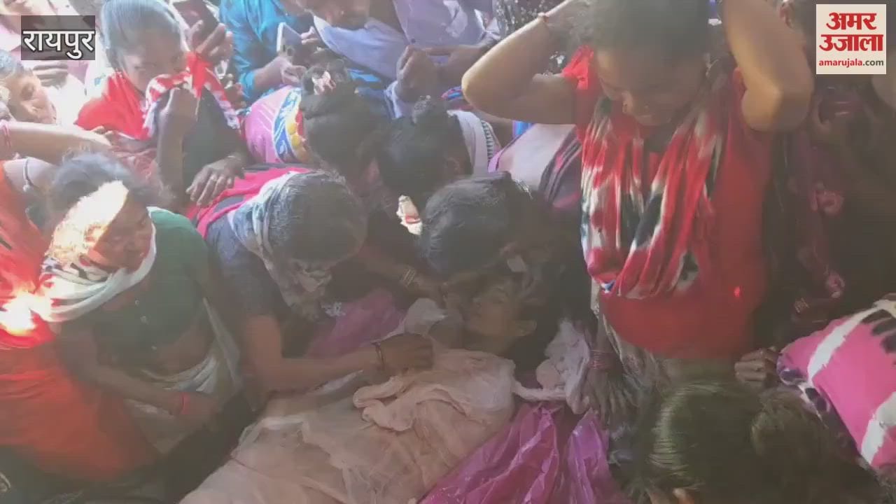 Video: नक्सली माडवी हिड़मा और पत्नी राजे का अंतिम संस्कार, मां फूट-फूटकर रोईं