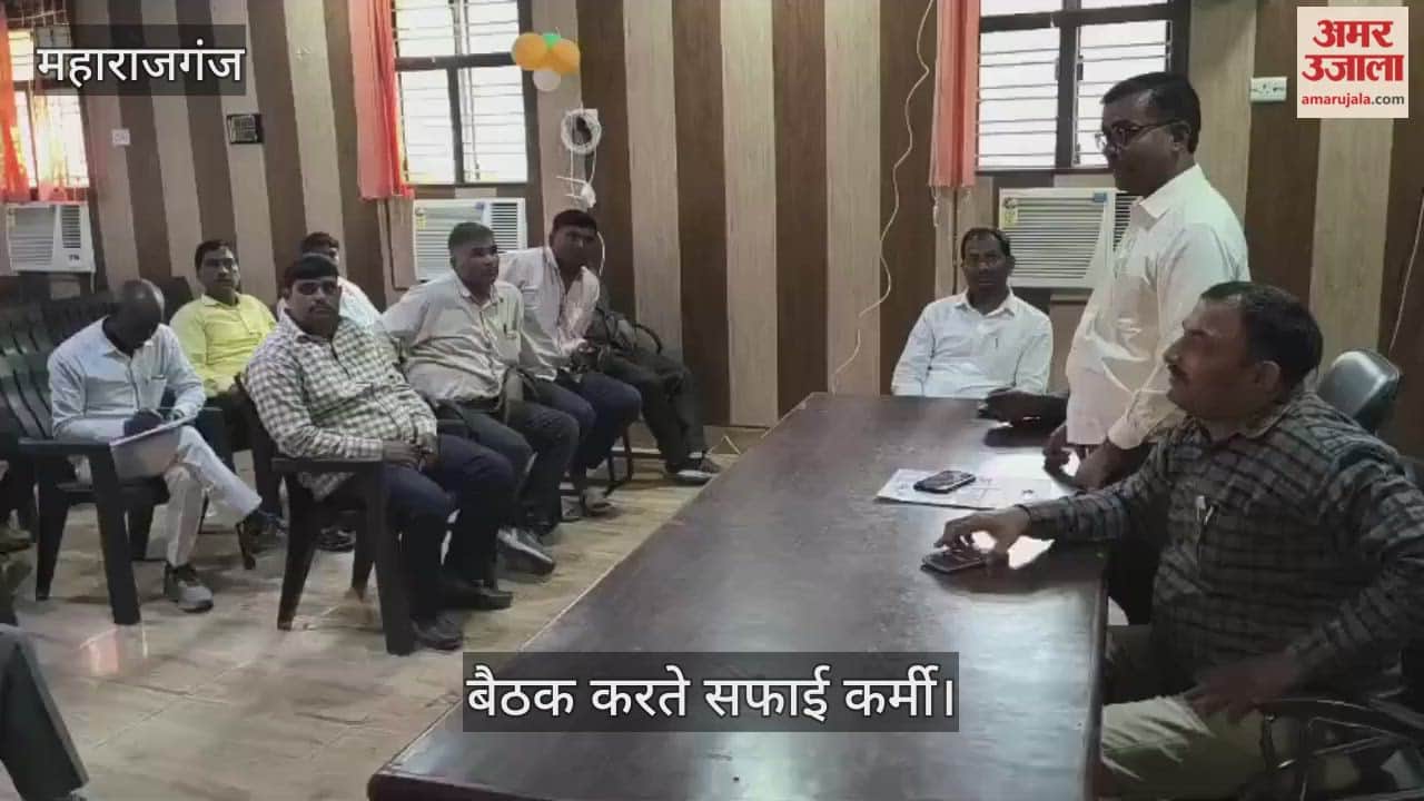 Sanitation workers held a meeting to prevent stubble burning.