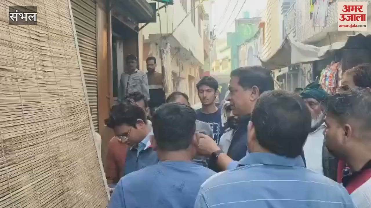 Checking of meat shops, meat shopkeepers closed their shops and fled.