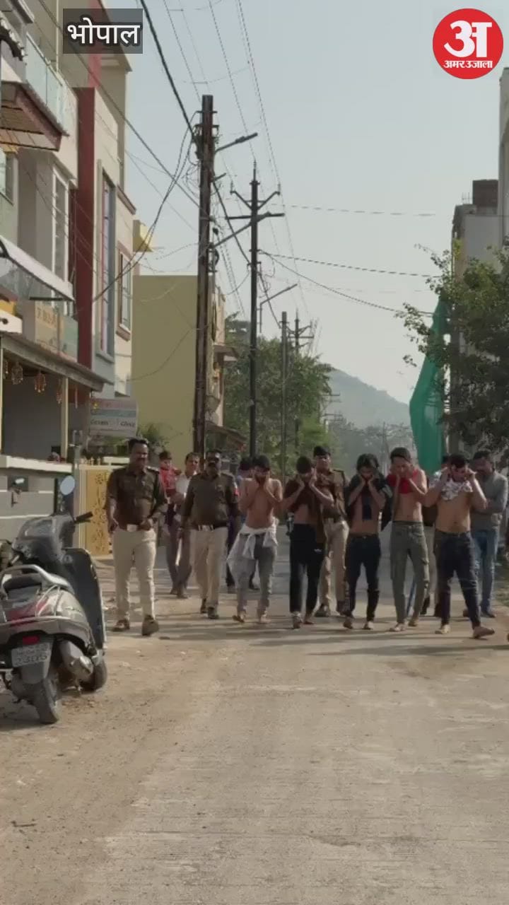 Five miscreants who created ruckus in Raja Bhoj complex arrested, police took out a procession