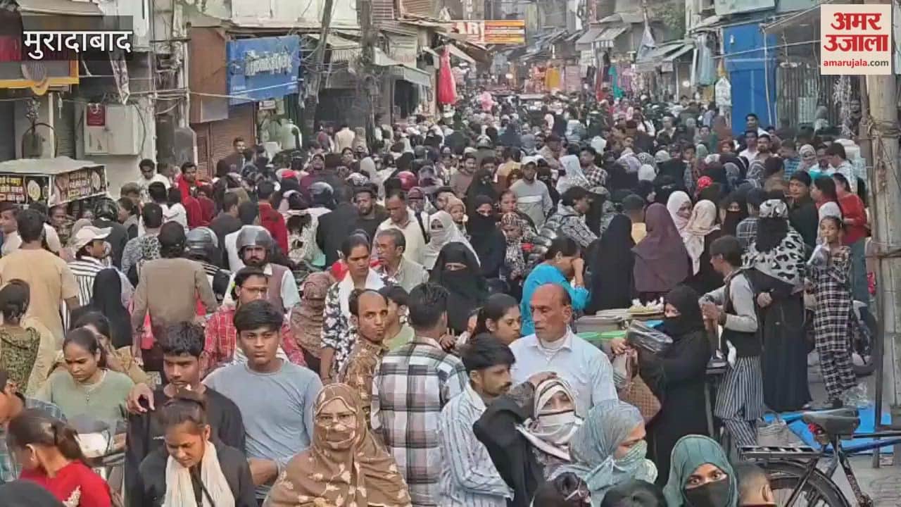 Crowds gathered to shop at the Town Hall market, causing traffic jams to trouble pedestrians and shopkeepers