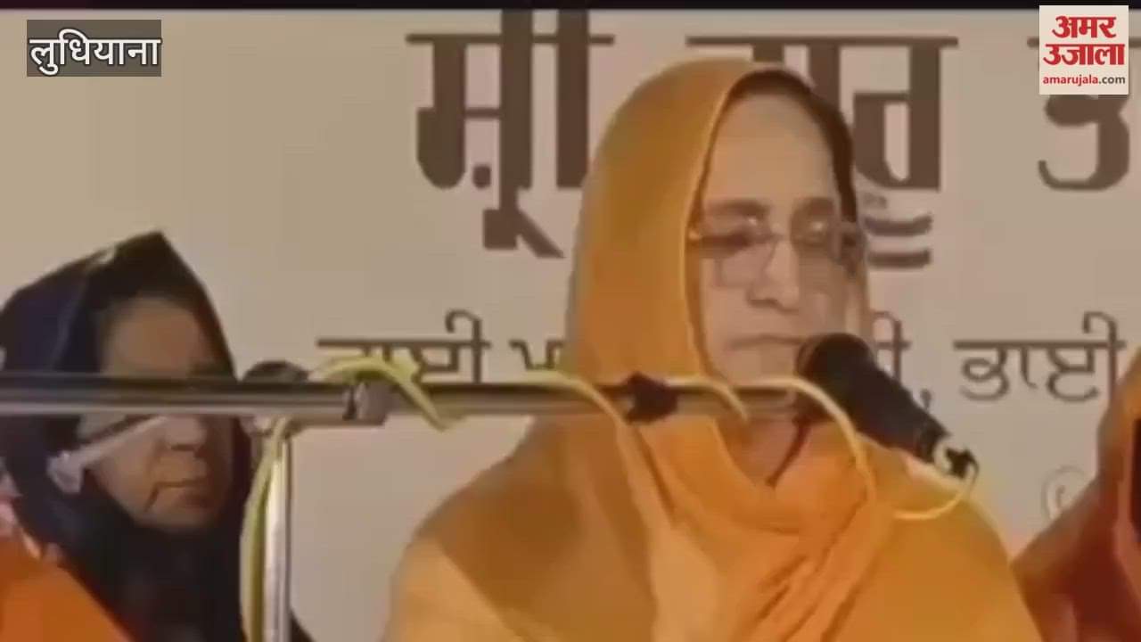 In Khanna, the mother of Minister Tarunpreet Singh Saund dedicated a kirtan to the martyrdom of the Guru.