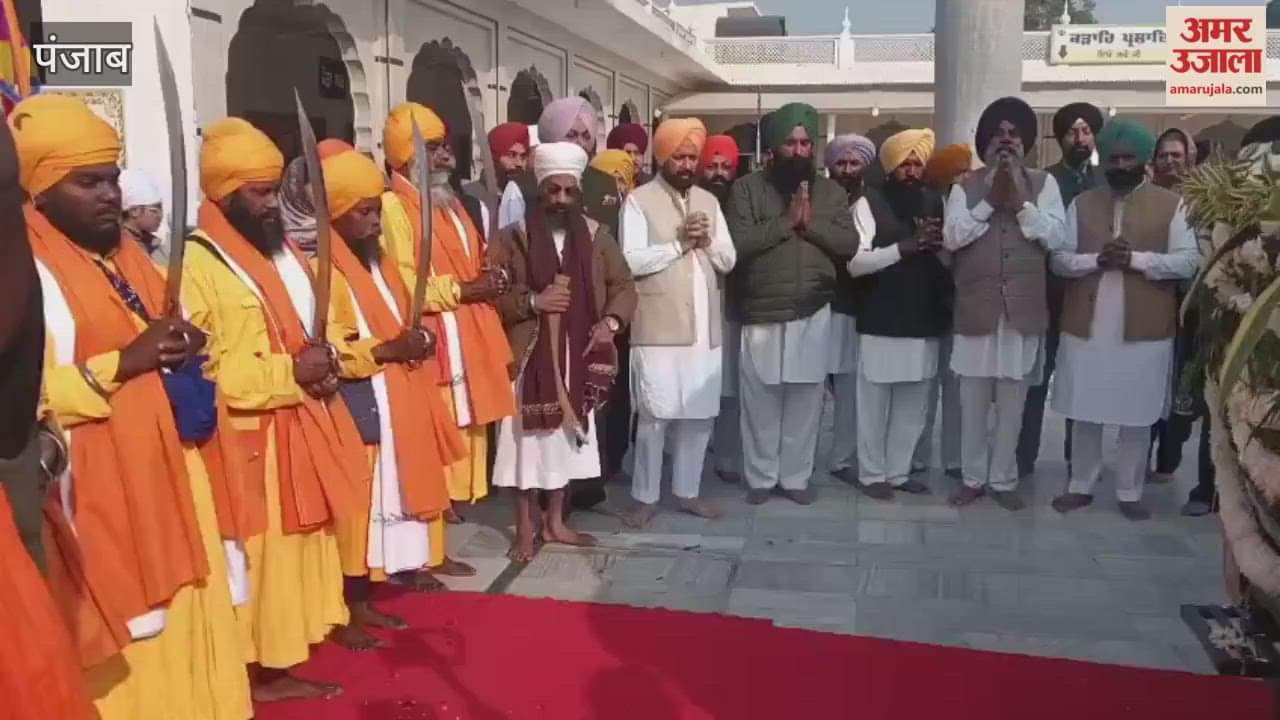 The grand Nagar Kirtan departs from Gurudwara Shri Fatehgarh Sahib for its next stop.