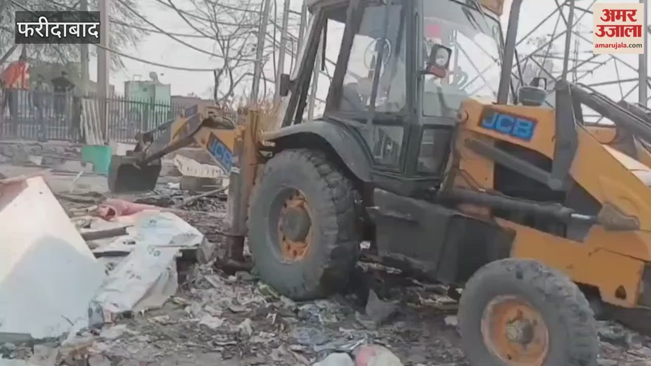 Municipal Corporation in Faridabad removed encroachment from Sector 37 near NHPC