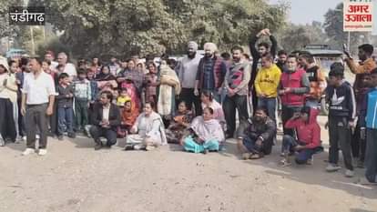 Road blockade in Indira Colony, Ward No. 4, Manimajra, demanding construction of road