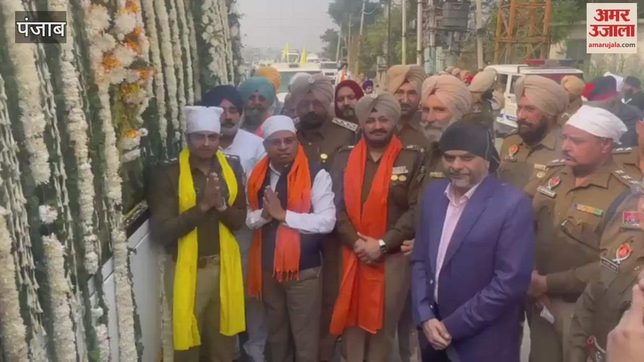 Nagar Kirtan dedicated to the 350th Martyrdom Day reached Phagwara, Sangat welcomed it.