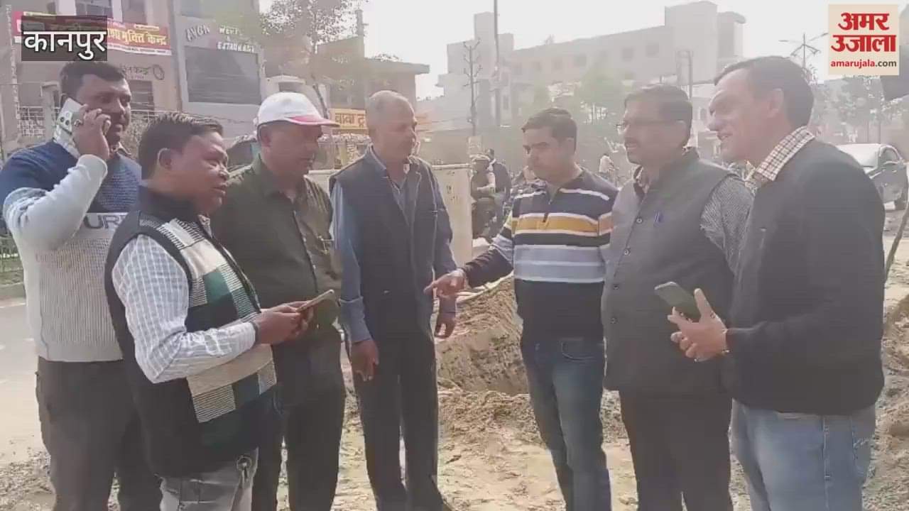 BSNL employees stopped the digging of a road without permission. Photo number six