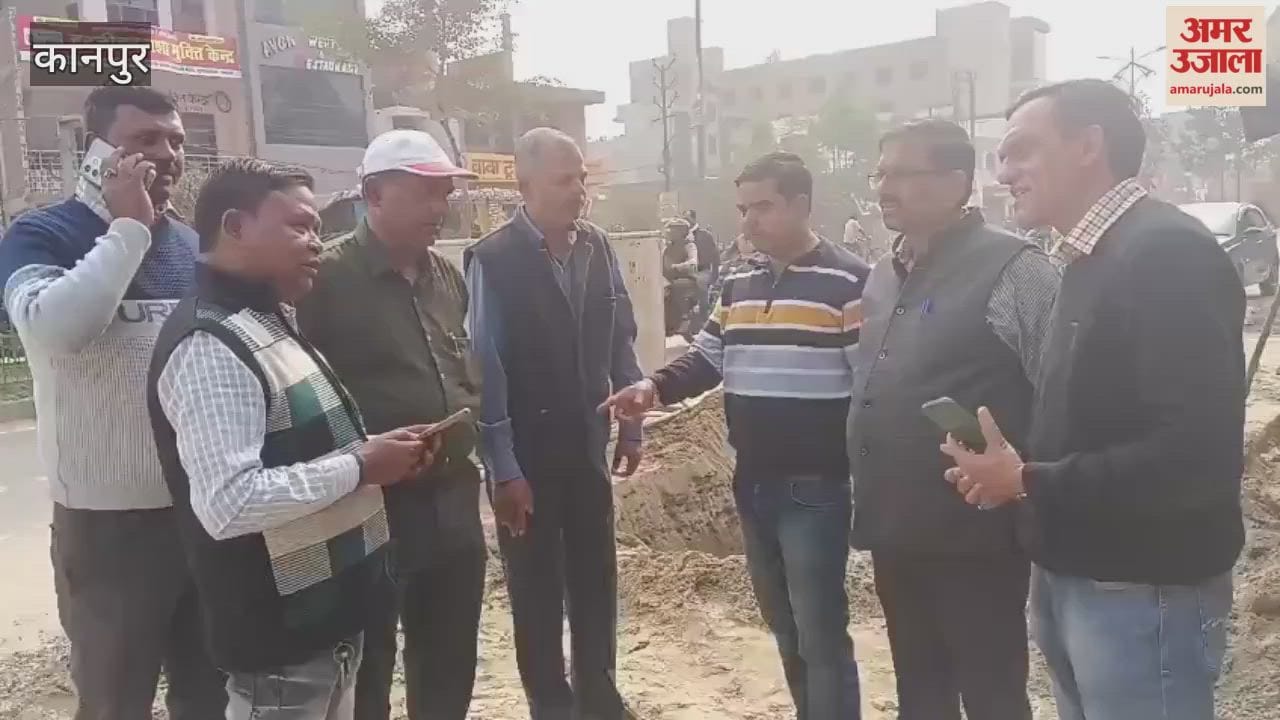 BSNL employees stopped the digging of a road without permission. Photo number six