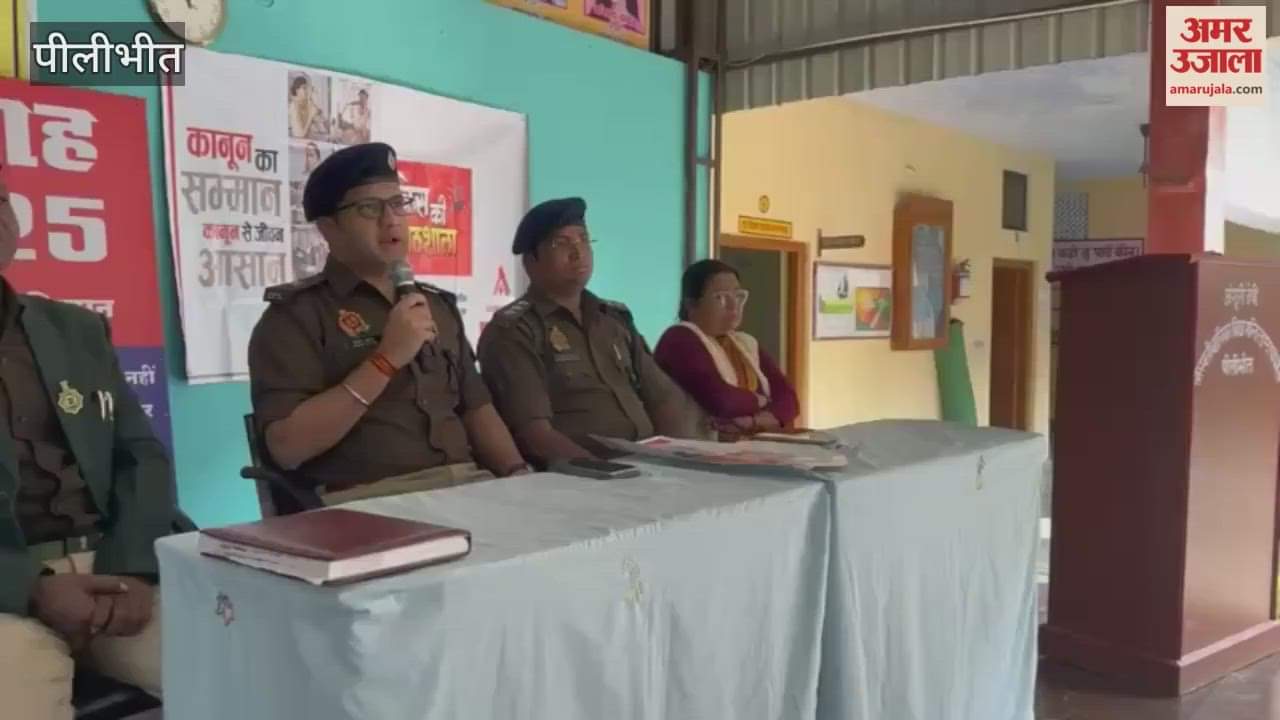 ASP gave road safety lessons to girl students in Pilibhit