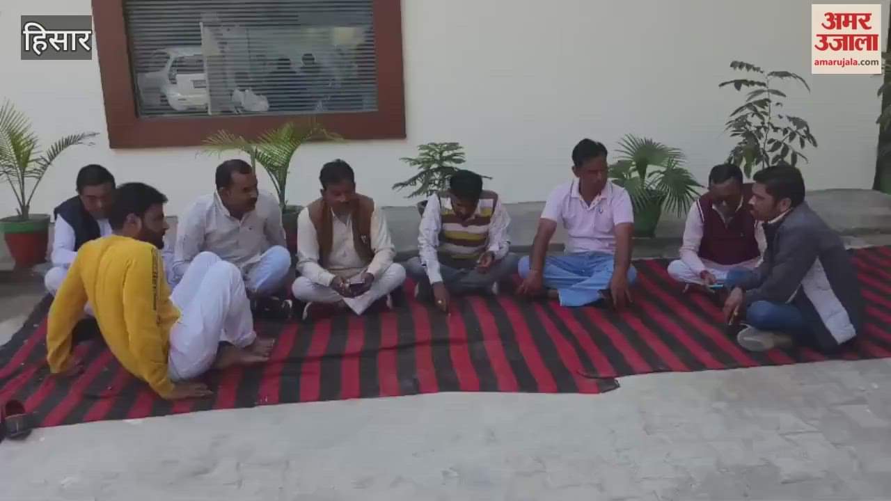 The controversy over displaying personal photographs in the Siwani Mandi Chairperson's office escalated, with eight councillors staging a sit-in protest outside the office.