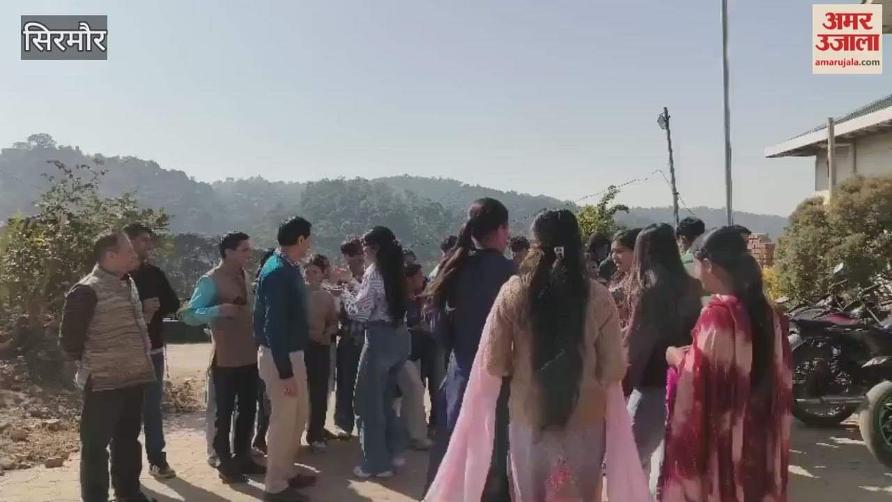 Sirmour The winning team of Yuva Mahotsav Group-3 was welcomed with drums at Nahan College